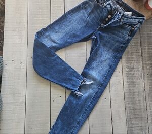 Silver Jeans Blue Skinny Jeans with Distressed Details